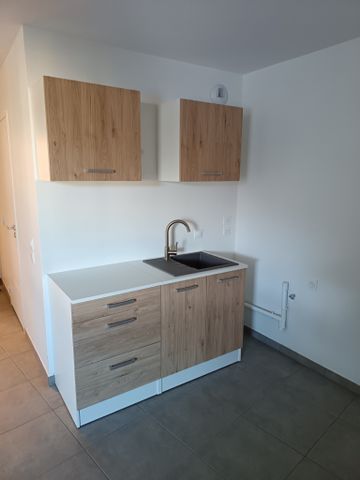 Location Appartement 1 pièce 35m² THONON LES BAINS 74200 - Photo 5