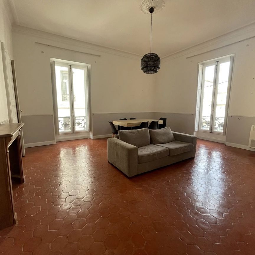 Location Appartement 4 pièces 115m² NIMES 30000 - Photo 1