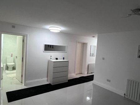 6 bedroom terraced house to rent - Photo 4