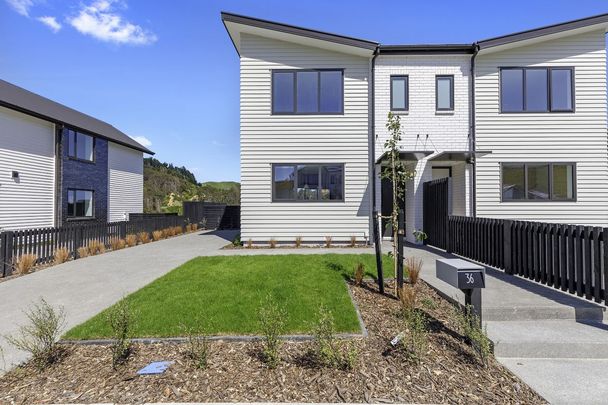 Brand new 3-bedroom Townhouse in fabulous Whitby - Photo 1