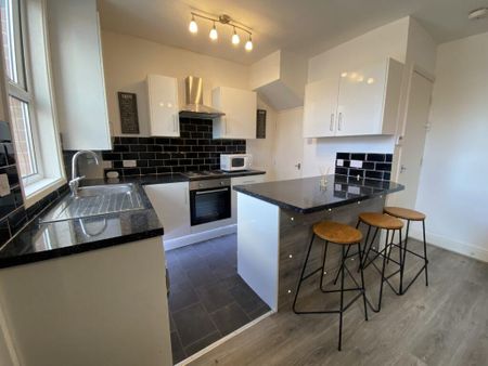 1 bedroom in a house share to rent - Photo 4