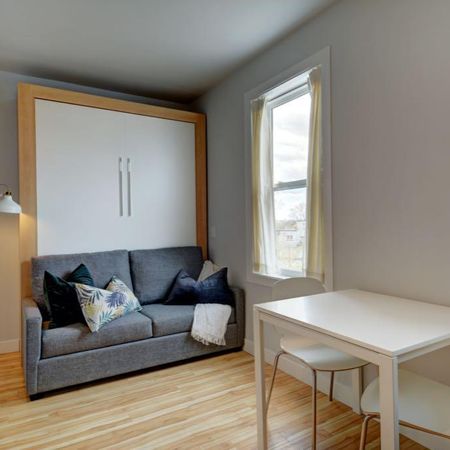 Super loft entièrement meublé situé sur la 1ere Av à Québec, en plein coeur de Limoilou. DISPONIBLE MAINTENANT. - Photo 4