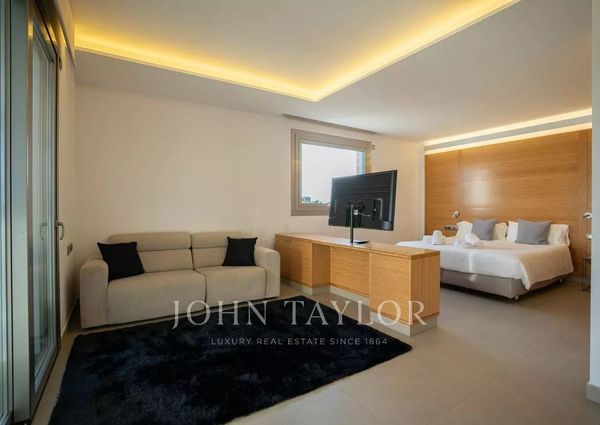 Luxury Villa for rent in Cap Martinet, Spain