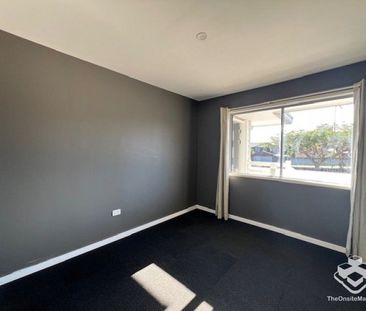 1404 sqm Huge block including a house, a 30 sqm shed, vacant land f... - Photo 1