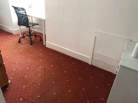 Bright and airy Large double room in the city centre Room 4 - Photo 5