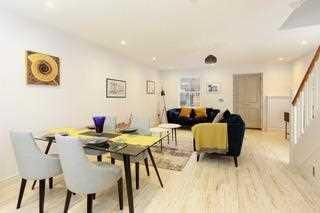 4 bedroom end of terrace house to rent - Photo 1