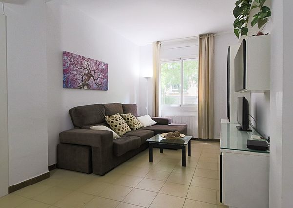 Newly renovated and furnished 2 minutes from Sagrada Familia.