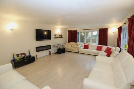 CM12, Western Road, Billericay - Photo 3