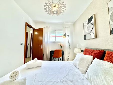 Plaza de Pepe Mena, Málaga, Andalusia 29012 - Photo 3