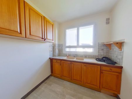 Location Appartement 3 pièces 65m² LOUDUN 86200 - Photo 4