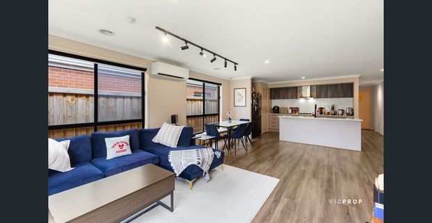 Stylish & Spacious Family Home - Photo 1