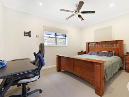 FOUR BEDROOM FAMILY HOME SOUTH TAMWORTH - Photo 5