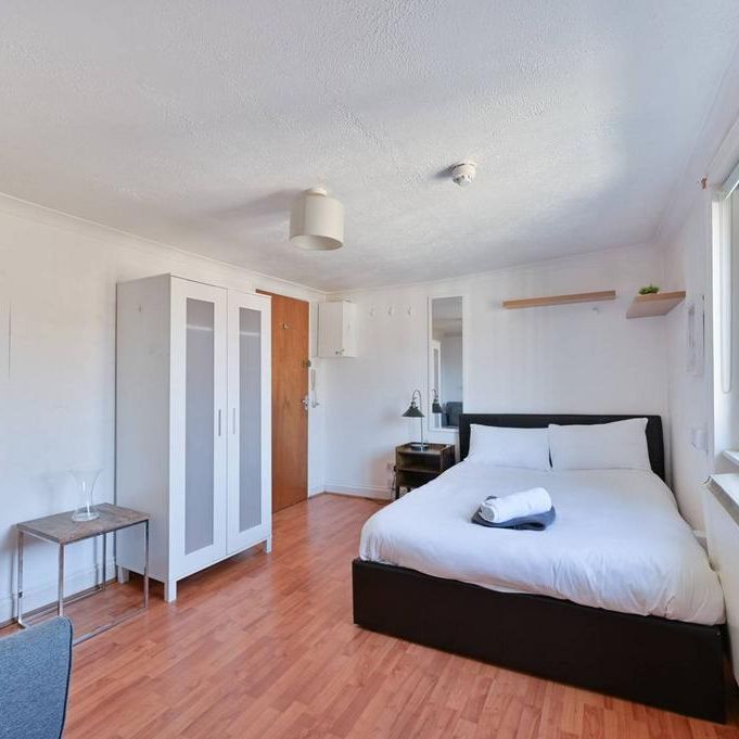 Studio to rent - Photo 1