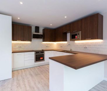 4 bedroom semi-detached house to rent - Photo 4