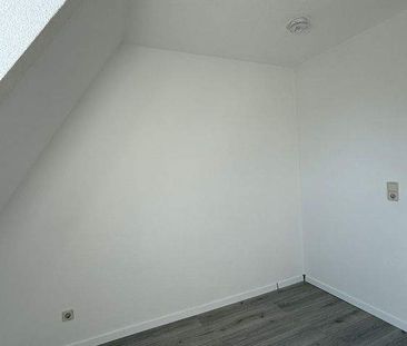 Schöne helle renovierte Dachgeschoss 2 Raum Wohnung in Hartenstein ... - Foto 1