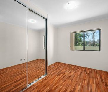 SPACIOUS ONE BEDROOM APARTMENT - LAMINATE TIMBER FLOORING THROUGHOUT - Photo 2