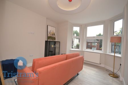 2 bed Flat for Rent - Photo 2