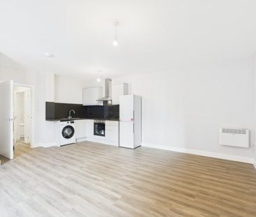 London Road, Camberley, Surrey, GU15 - Photo 2