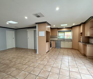 3 BEDROOM BRICK HOME - Photo 1