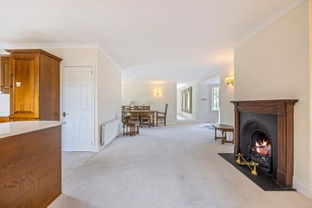 24A Lisburn Street, Royal Hillsborough, BT26 6AB - Photo 2