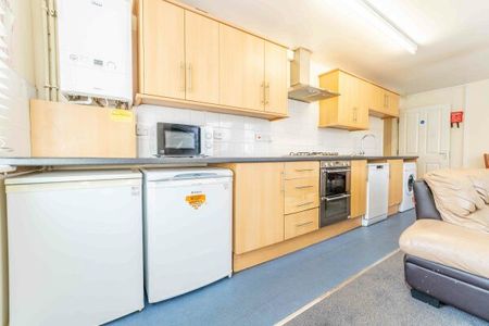 Room 11, First Floor Flat, Park farm House, 103 Haxby Road - Photo 5