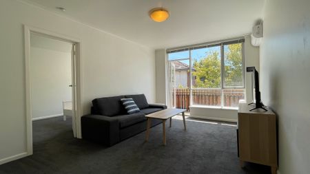 Semi-Furnished One-Bedroom Apartment Near Monash University - Photo 4