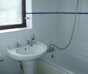 2 bedroom semi-detached house to rent - Photo 5