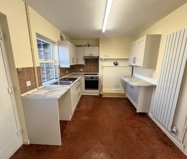 3 bedroom semi-detached house to rent - Photo 5