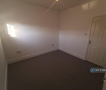 2 bedroom end of terrace house to rent - Photo 3