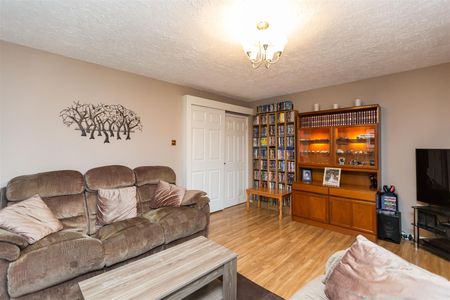 Greenlands Avenue, Greenlands, Redditch - Photo 3