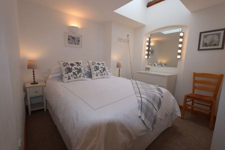 1 Bedroom Home – Medium Let - Photo 3