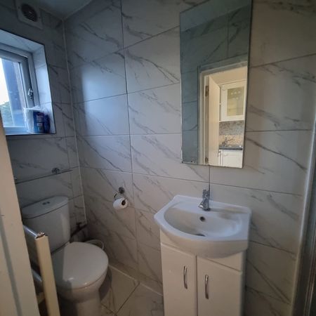 2 Bed Flat, St. Marks Road, BS5 - Photo 4