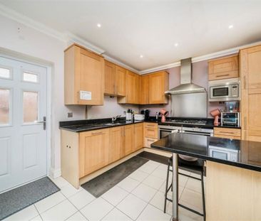 Hampton Road, TW11, London - Photo 3