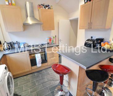 4 Bedroom End Terraced House for rent in William Street - Photo 2
