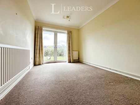 2 bedroom bungalow to rent - Photo 2