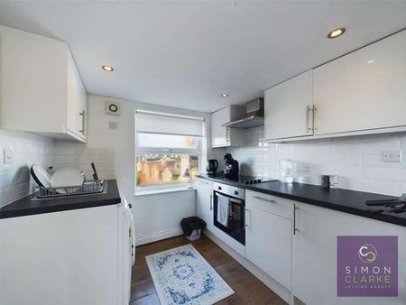 High Road, North Finchley, (inc W/rates), N12 - Photo 2