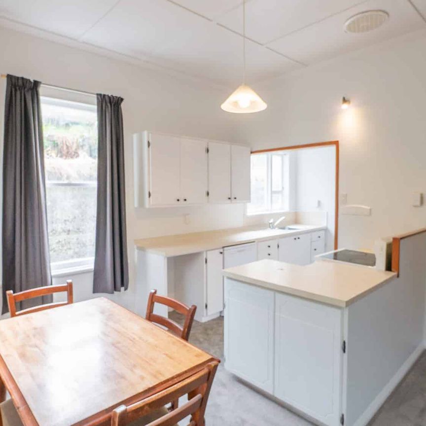 Sunny and Spacious 4-Bedroom home - Photo 1