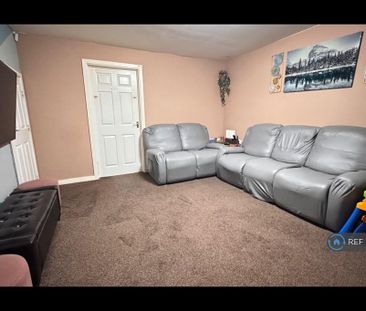 3 bedroom semi-detached house to rent - Photo 2