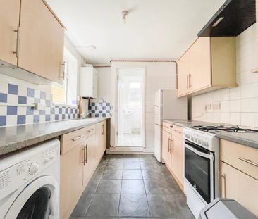 4 bedroom terraced house to rent - Photo 6