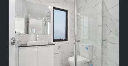 Stylish & Low Maintenance Living - Walk to Monash and Railway Station!! - Photo 3