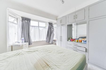 4 bedroom semi-detached house to rent - Photo 4