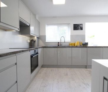 3 bedroom semi-detached house to rent - Photo 6