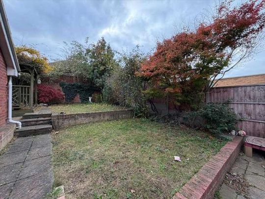 Longmeade, Gravesend, DA12 - Photo 1