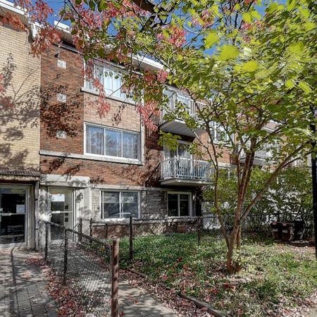 BEAU 4 1/2 AVEC ELECTROS, COUR ARRIÈRE ET STATIONNEMENT - Photo 3