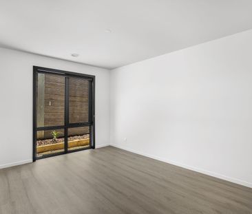 STYLISH & MODERN FAMILY HOME!! - Photo 6