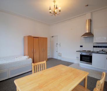 Hornsey Road, Islington, N7 - Photo 2