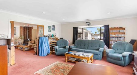 Spacious and private 3-bed family home in Rosehill! - Photo 3