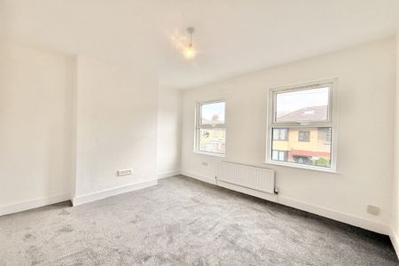 2 bed House Mafeking Road, E16 - Photo 4