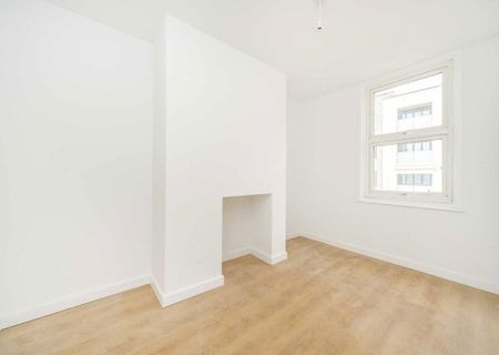 London Road, CR4 2JA, Mitcham - Photo 2