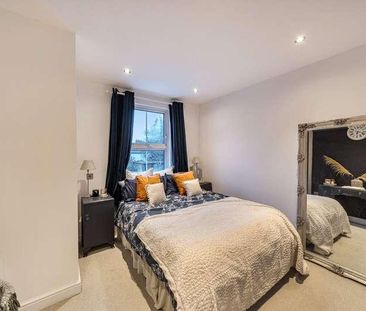 Sycamore Grove, New Malden, KT3 - Photo 3